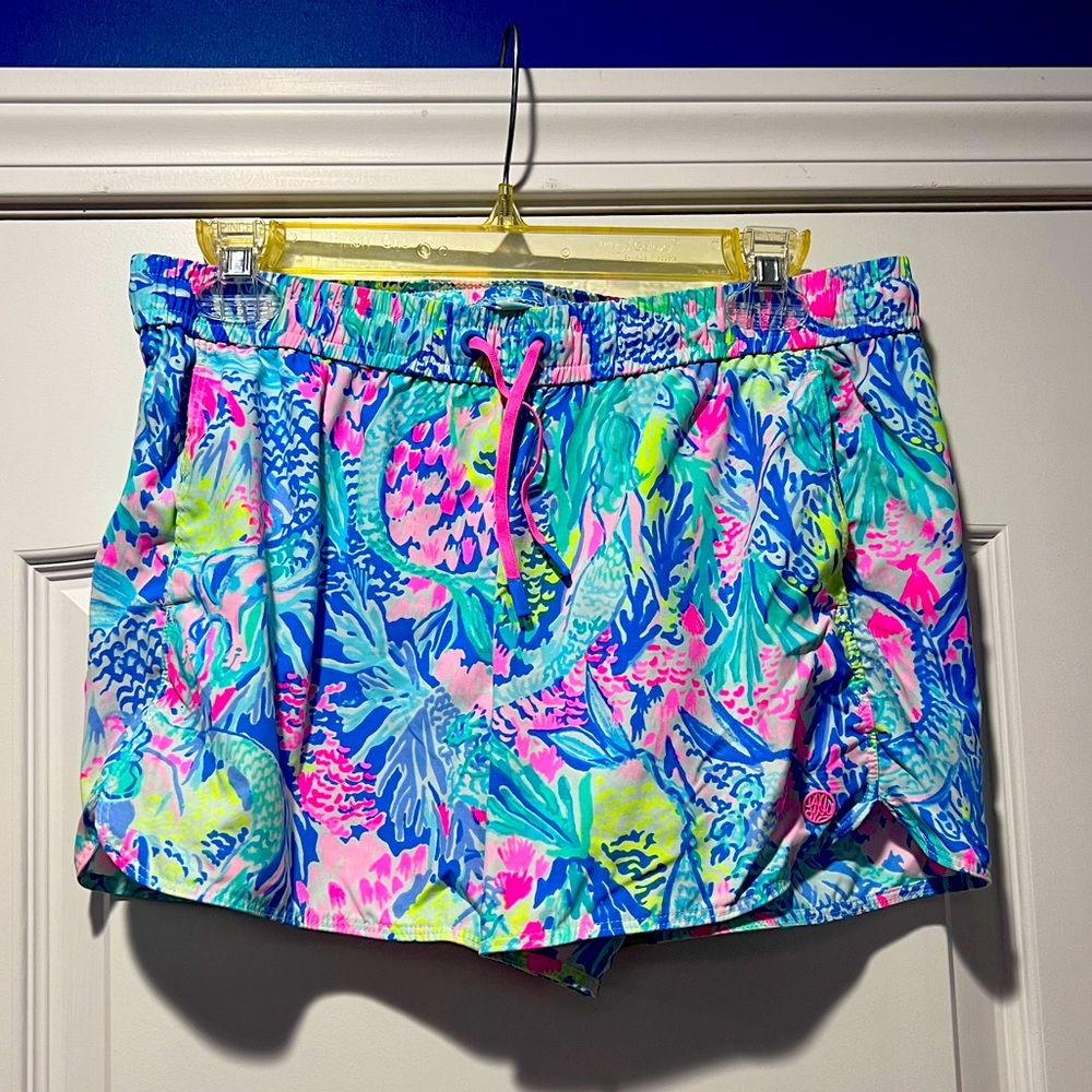 Lilly Pulitzer Run Around Shorts M